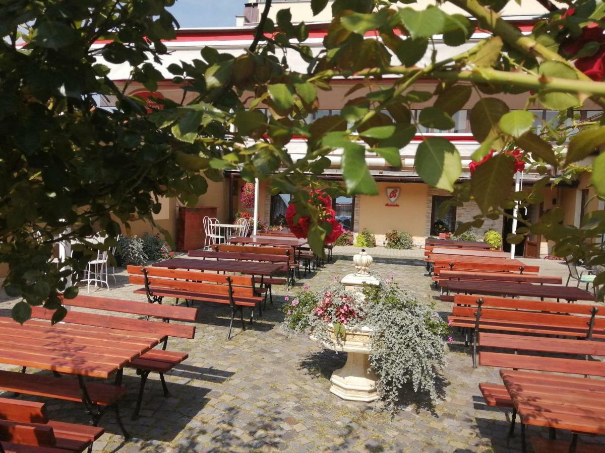 Hotel San Holíč Exterior foto